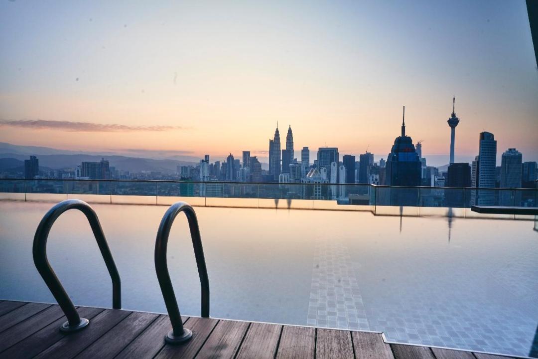 Regalia Suites Infinity Pool Kuala Lumpur Dış mekan fotoğraf