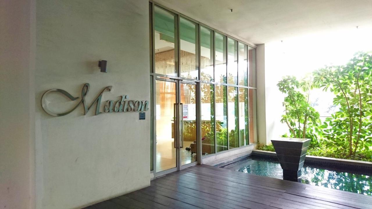 Regalia Suites Infinity Pool Kuala Lumpur Dış mekan fotoğraf